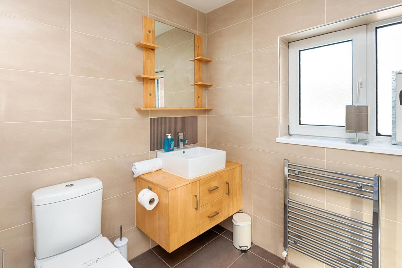 Parking, Garden, En-Suite & Tv'S In All Rooms, Large Living Space Swansea Exterior foto